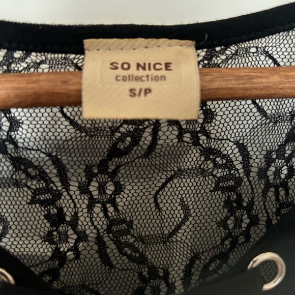 So nice black top - Picture 4 of 4